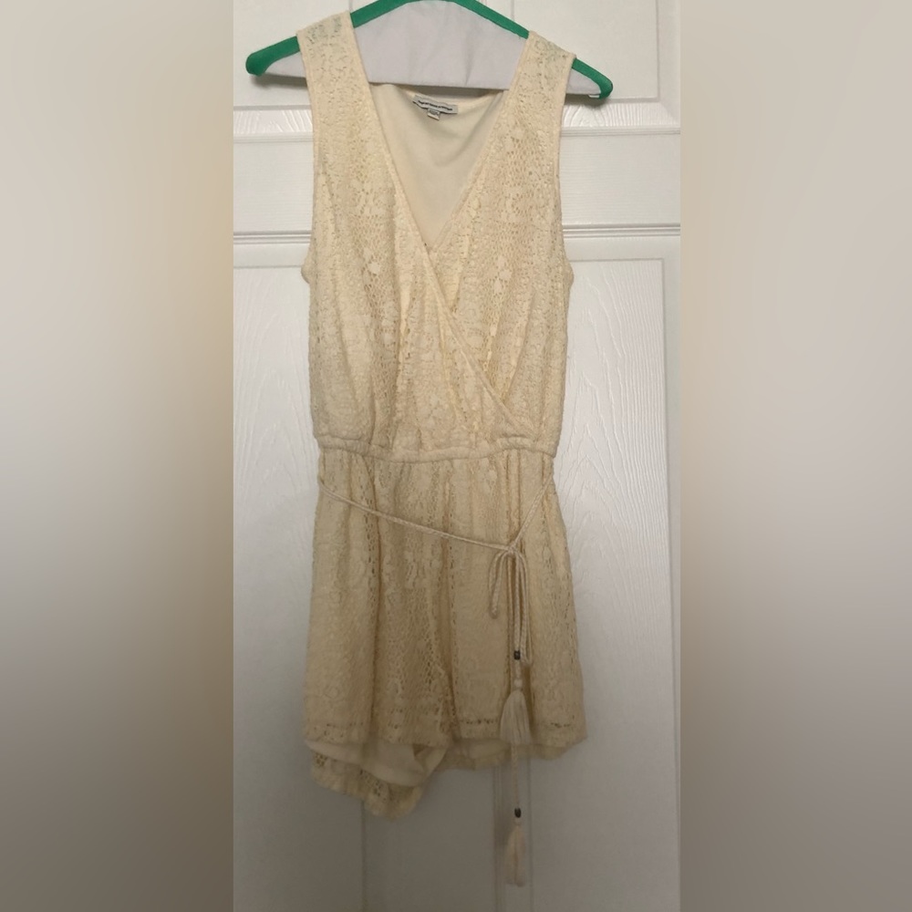 Cute jumper with string around the middle